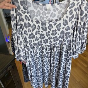 Women’s Gray Leopard Print Swing Top - Brand